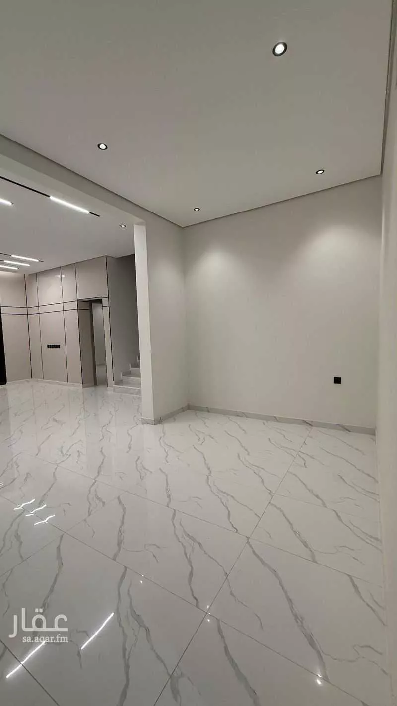 4 bedroom villa in Al Maizilah 6