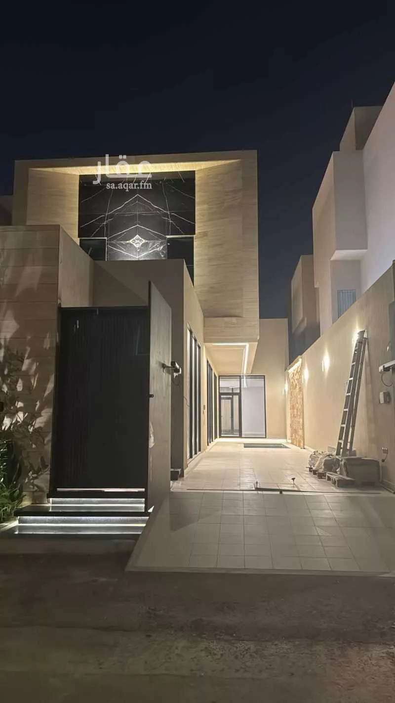 5 bedroom villa in Al Malqa 15