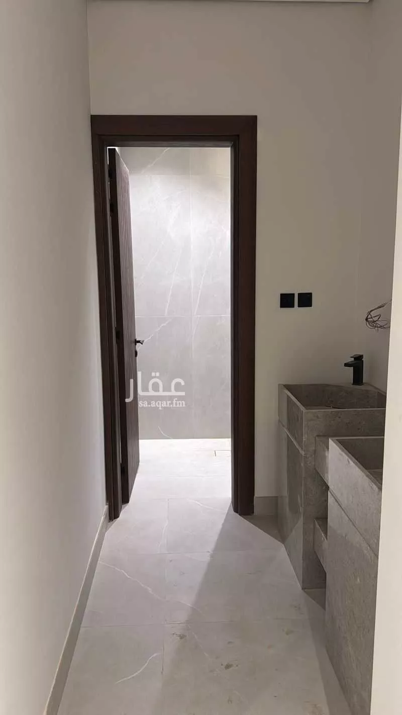 5 bedroom villa in Al Malqa 18