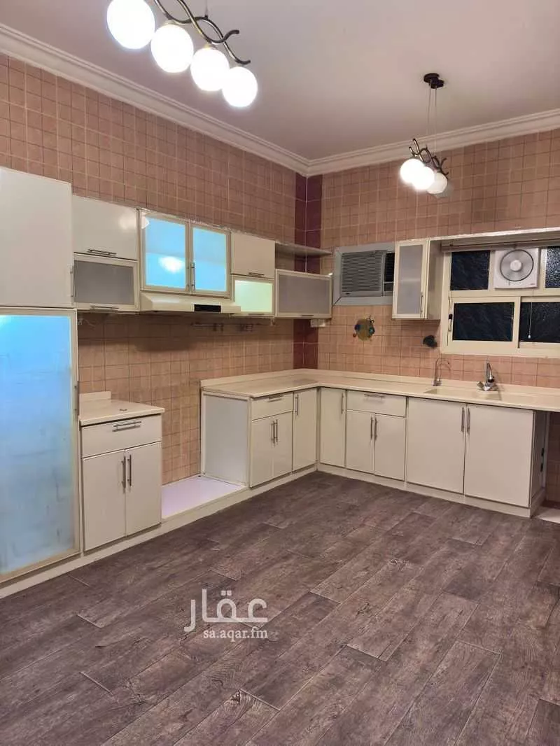 3 bedroom floor in Al Yarmouk 2
