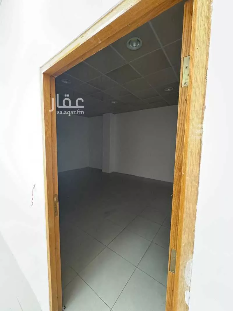 محل 400 م² في السويدي الغربي 13