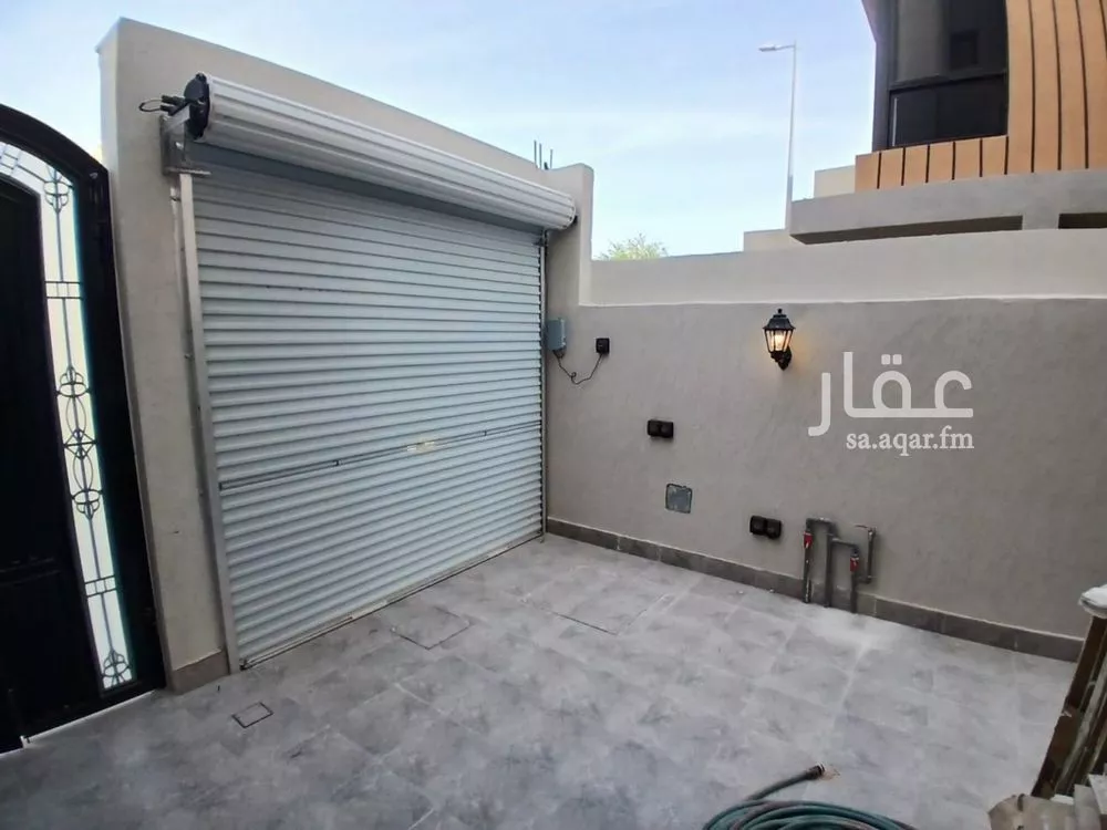 فيلا 8 غرف في الشراع 5