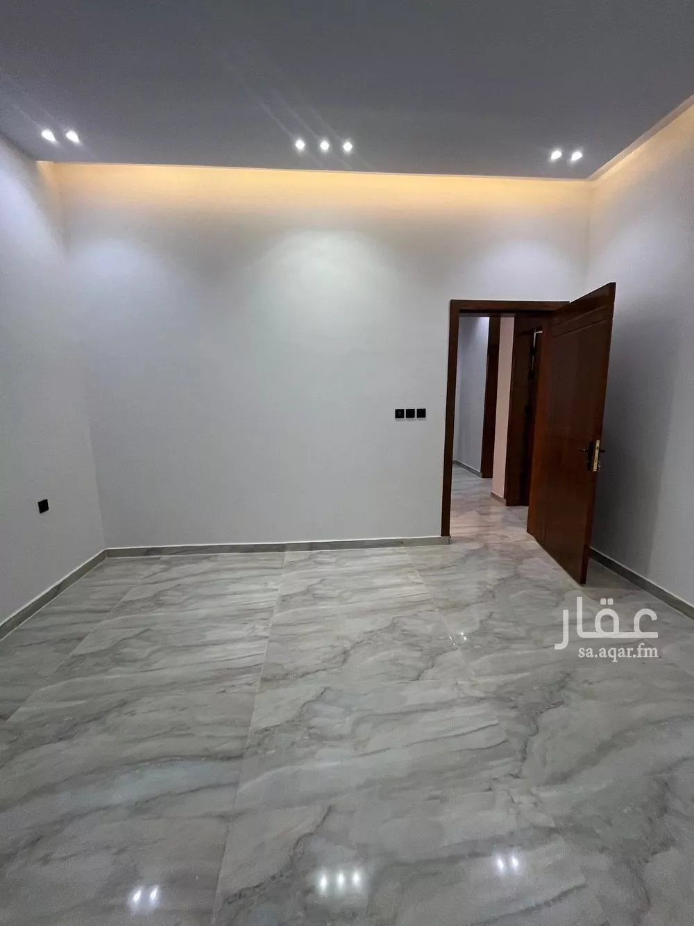 5 bedroom floor in Al Janadriyah 4