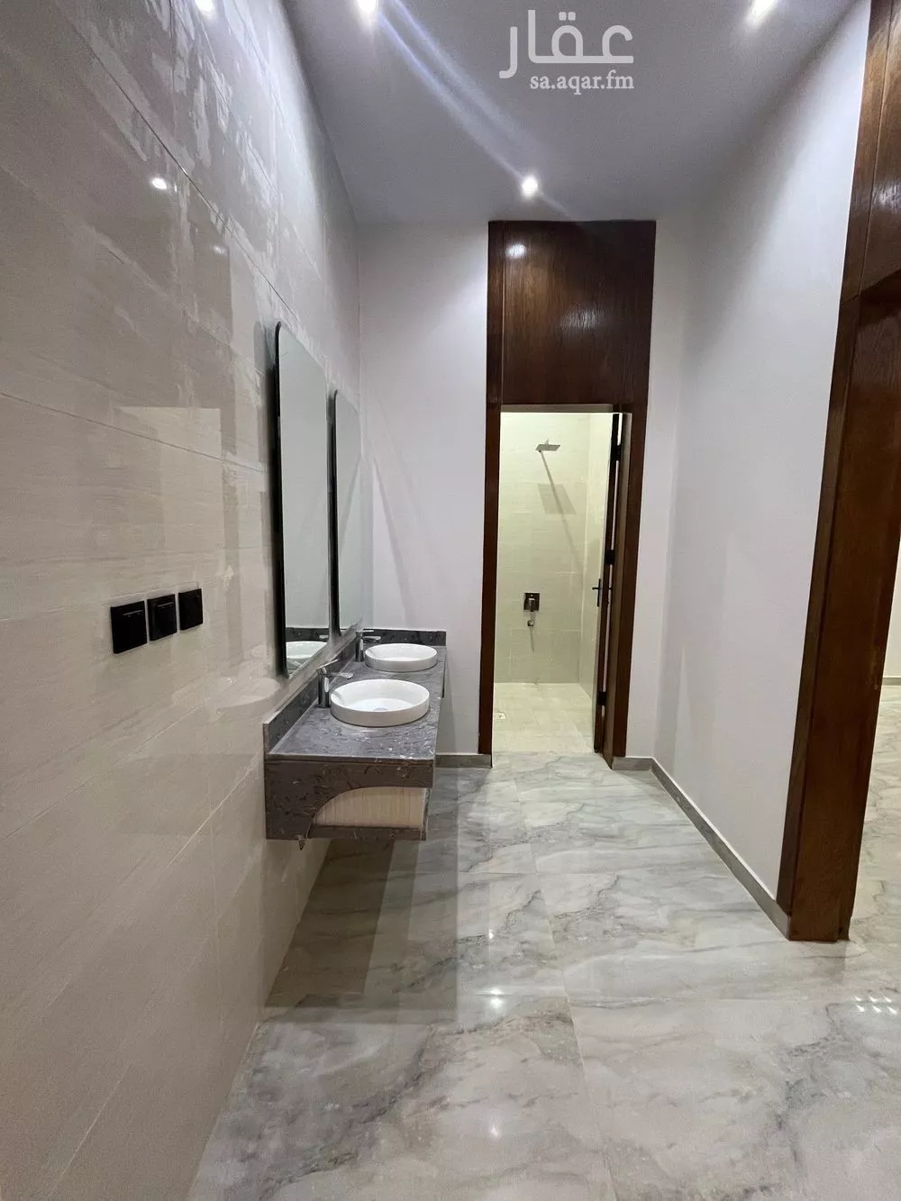 5 bedroom floor in Al Janadriyah 5