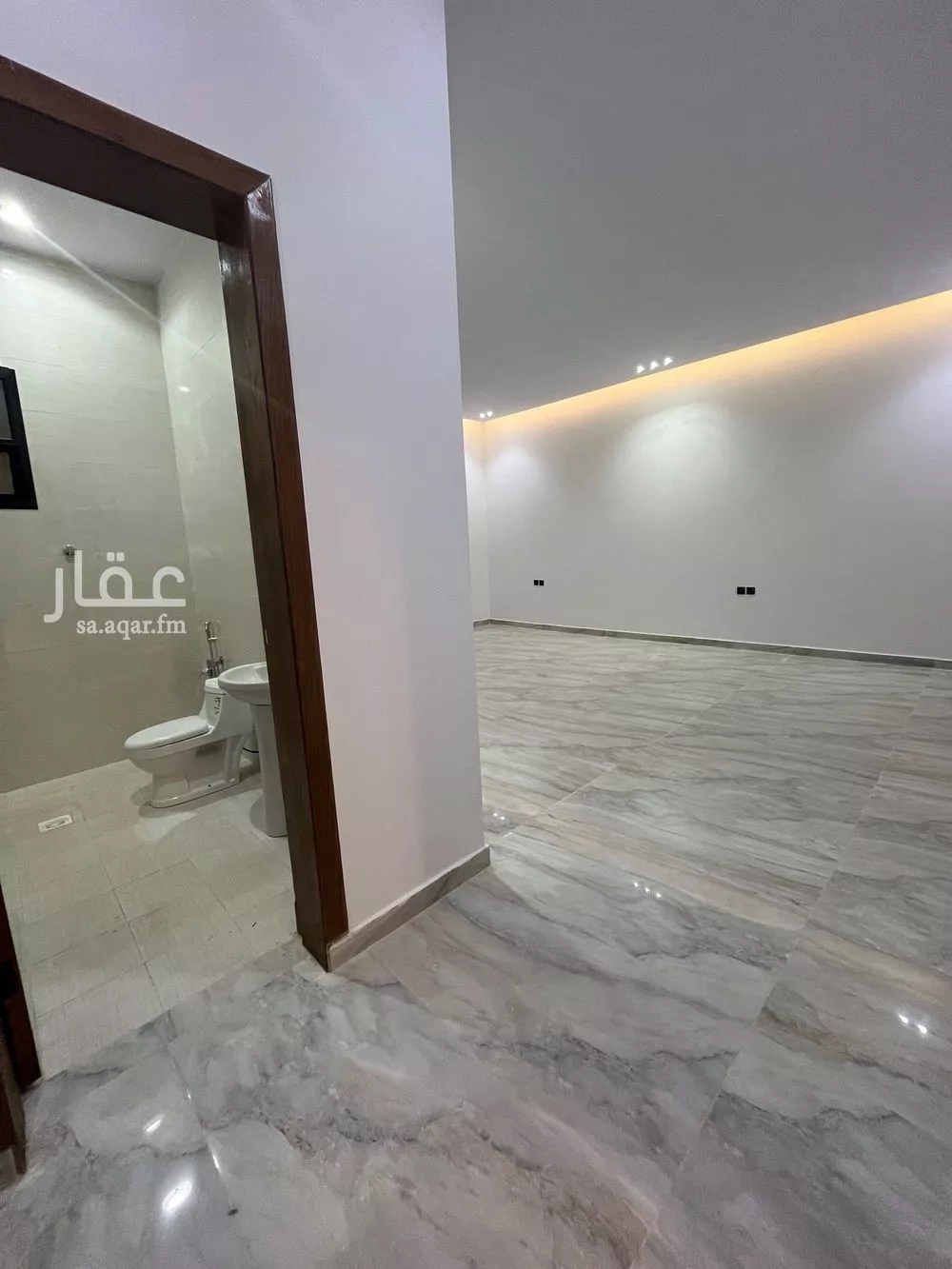 5 bedroom floor in Al Janadriyah 6