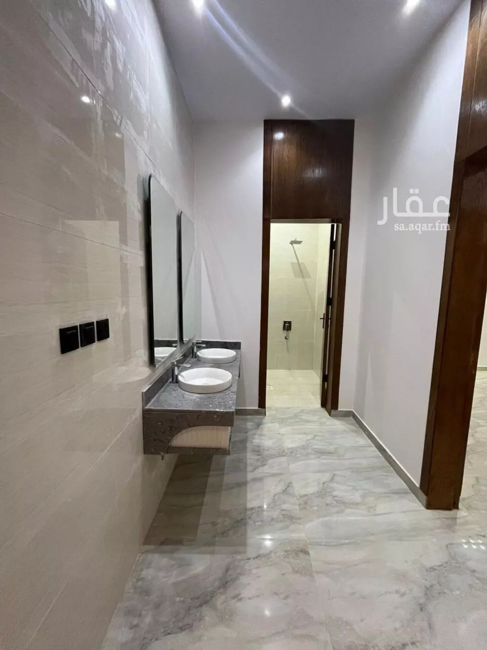 5 bedroom floor in Al Janadriyah 2