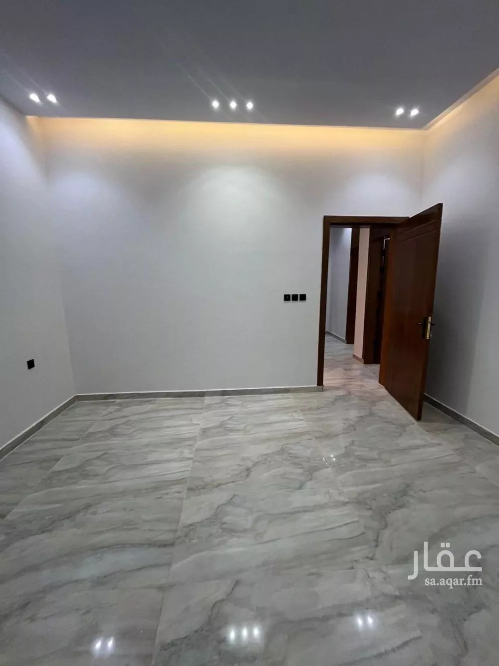 5 bedroom floor in Al Janadriyah 6