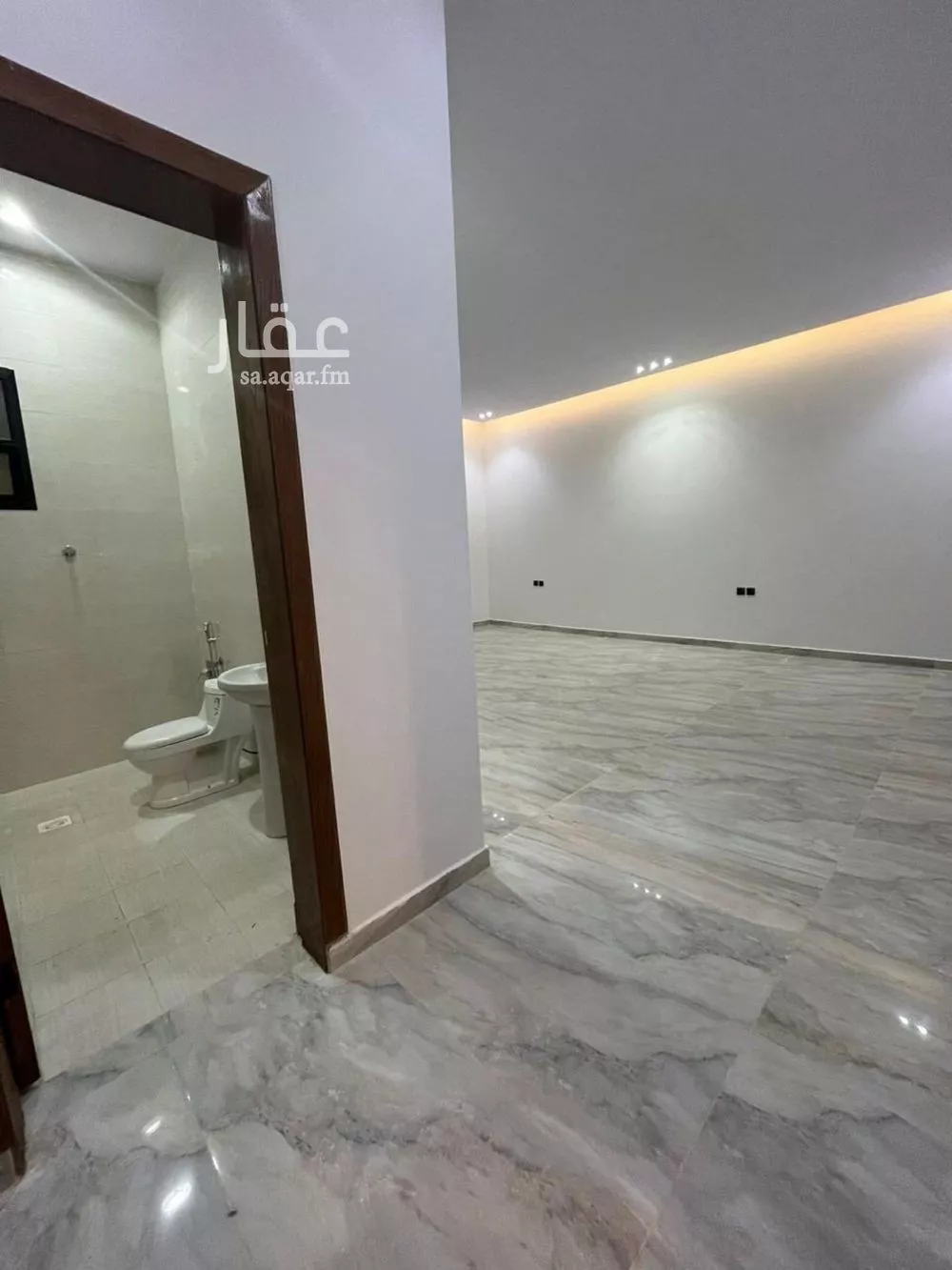 5 bedroom floor in Al Janadriyah 7
