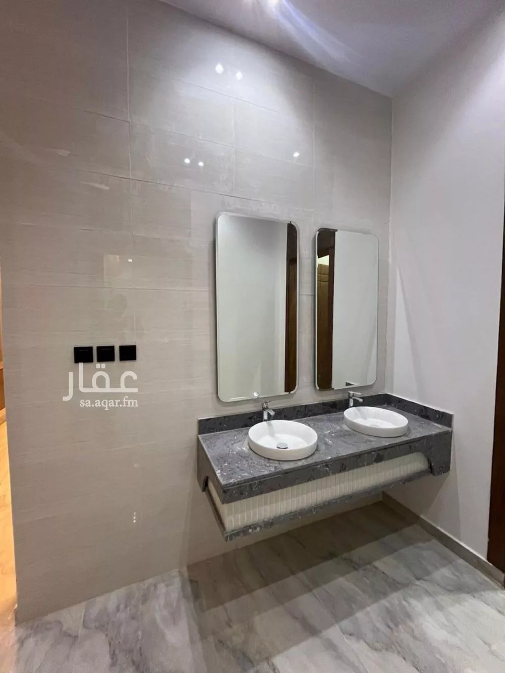 5 bedroom floor in Al Janadriyah 9