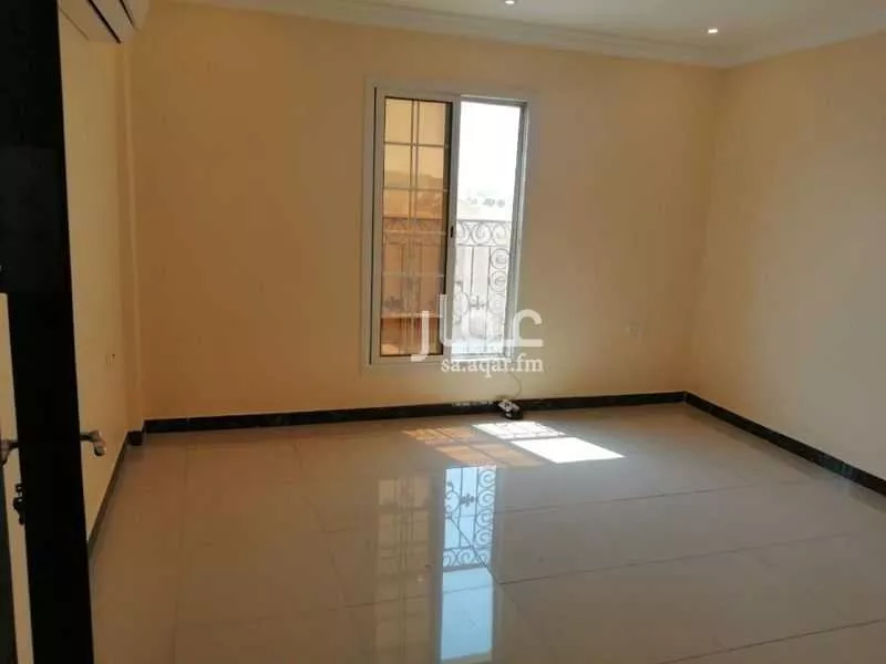 4 bedroom apartment in Dana Al Shamaliah 7