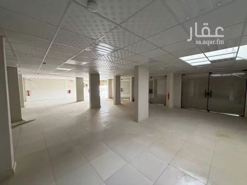 محل 880 م² في القادسية 2