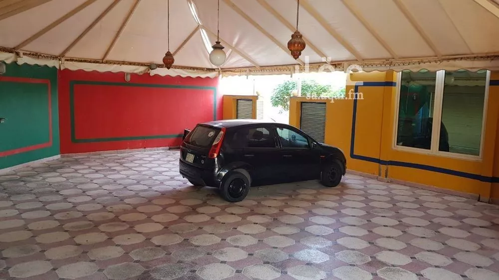 10 bedroom villa in Al Salam 12
