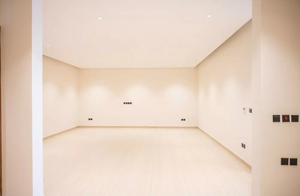 4 bedroom floor in Al Mughrizat 3