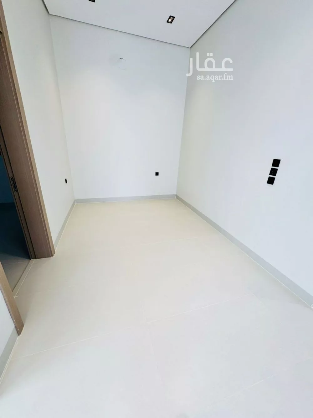 5 bedroom villa in Al Maizilah 8
