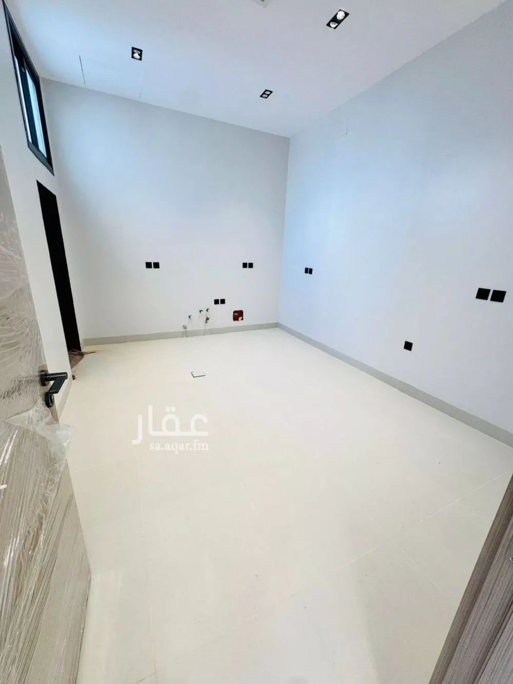 5 bedroom villa in Al Maizilah 9