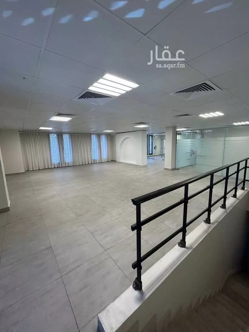 مكتب 2500 م² في الرويس 3