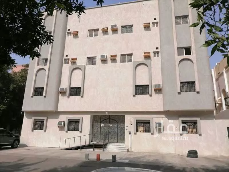 3 bedroom apartment in Al Rabwa 4