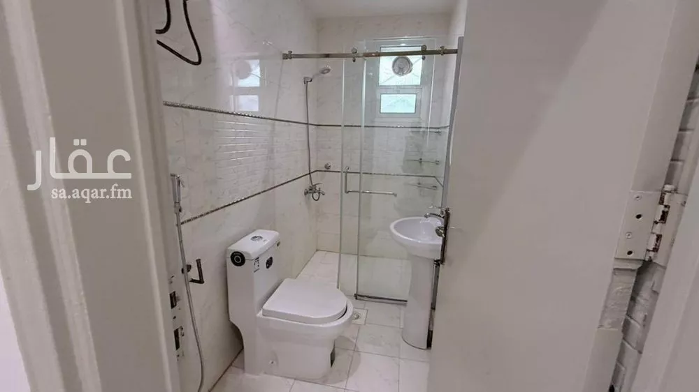 3 bedroom floor in Al Maseef 6