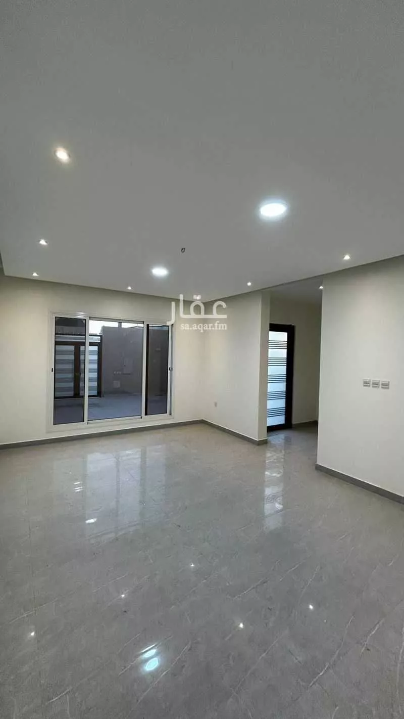 7 bedroom villa in East Beach 2