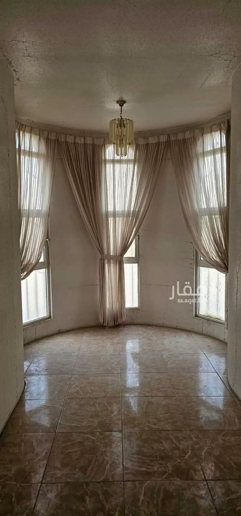 فيلا 9 غرف في احد 10