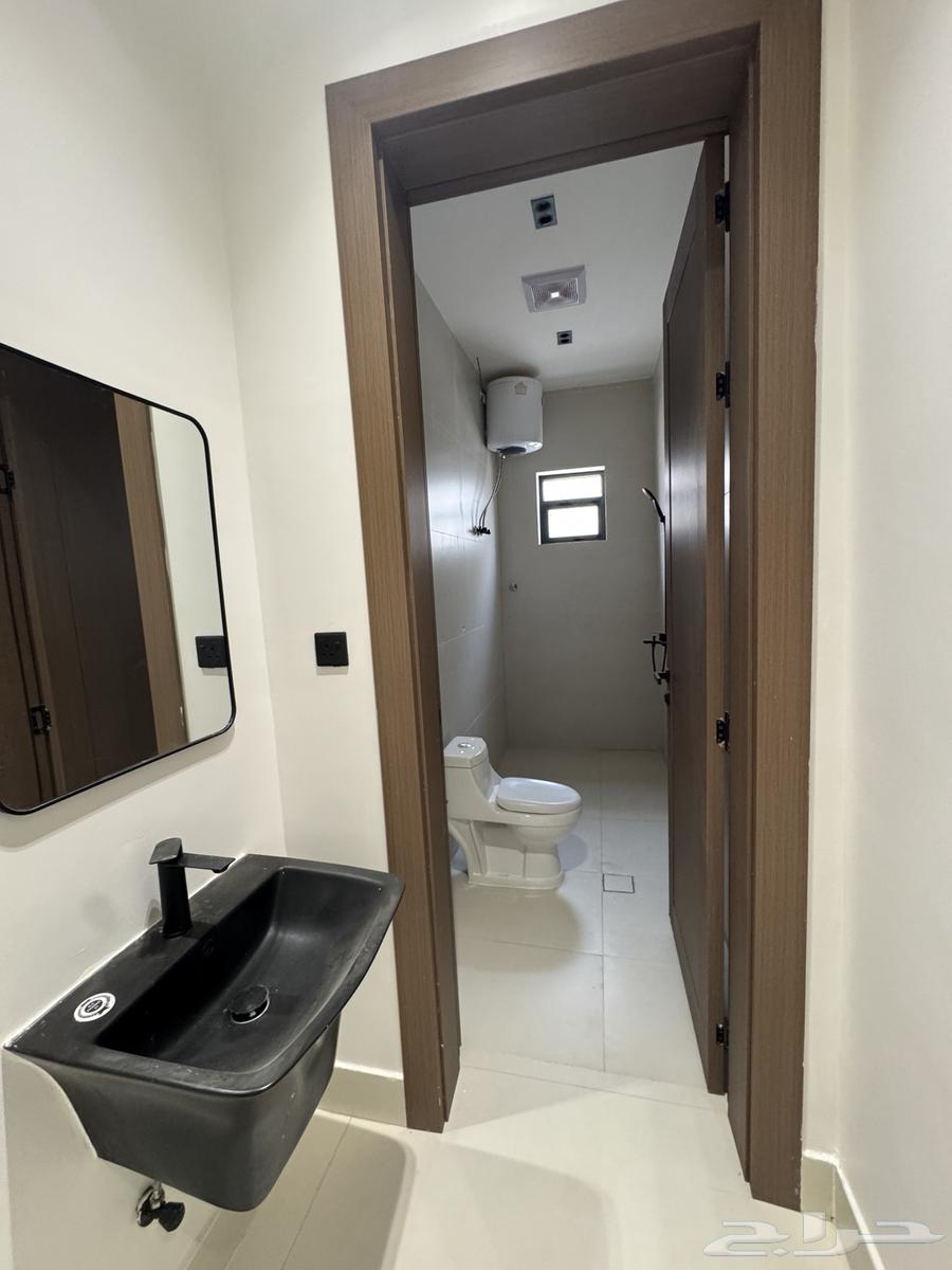 5 bedroom apartment in Al Janadriyah 4