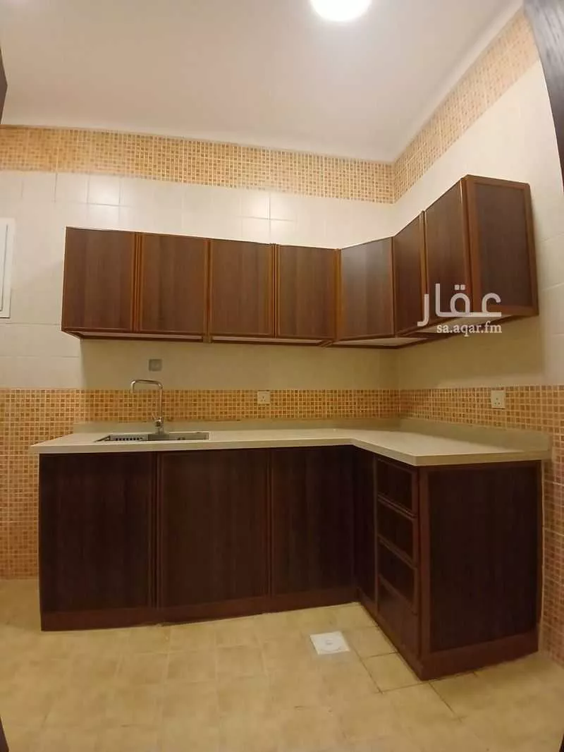 شقة 4 غرف في الورود 4