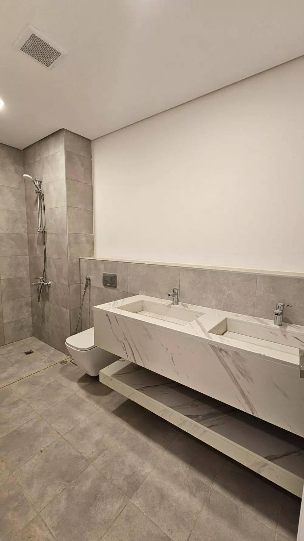 5 bedroom villa in Al Narjis 27
