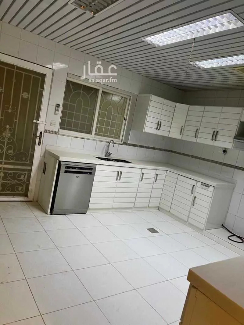 فيلا 4 غرف في المروج 18