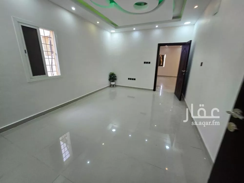شقة 5 غرف في ضاحية الملك فهد 22