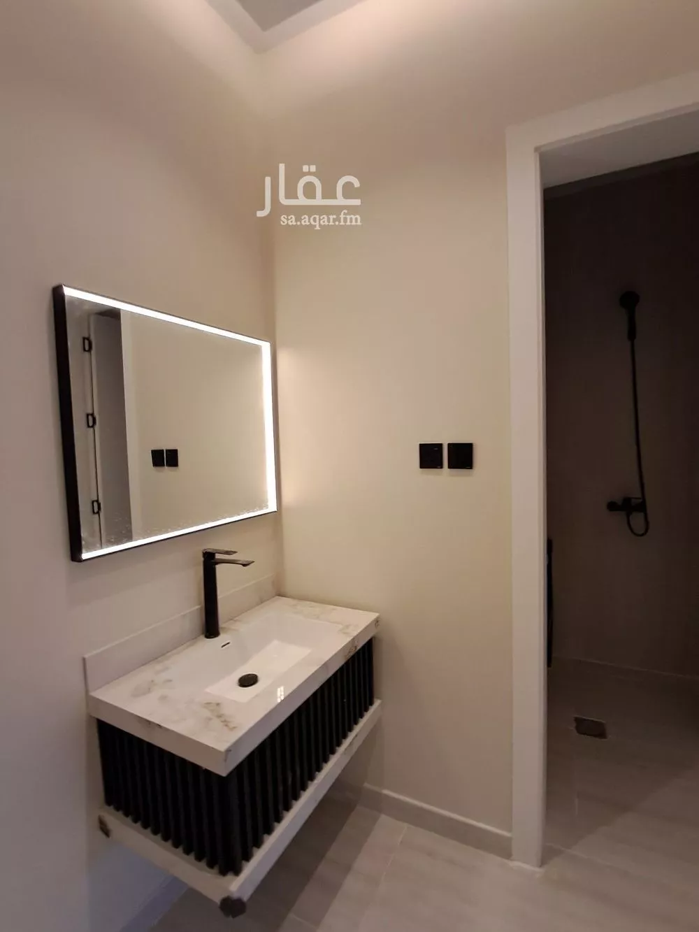 فيلا 5 غرف في الحزم 10