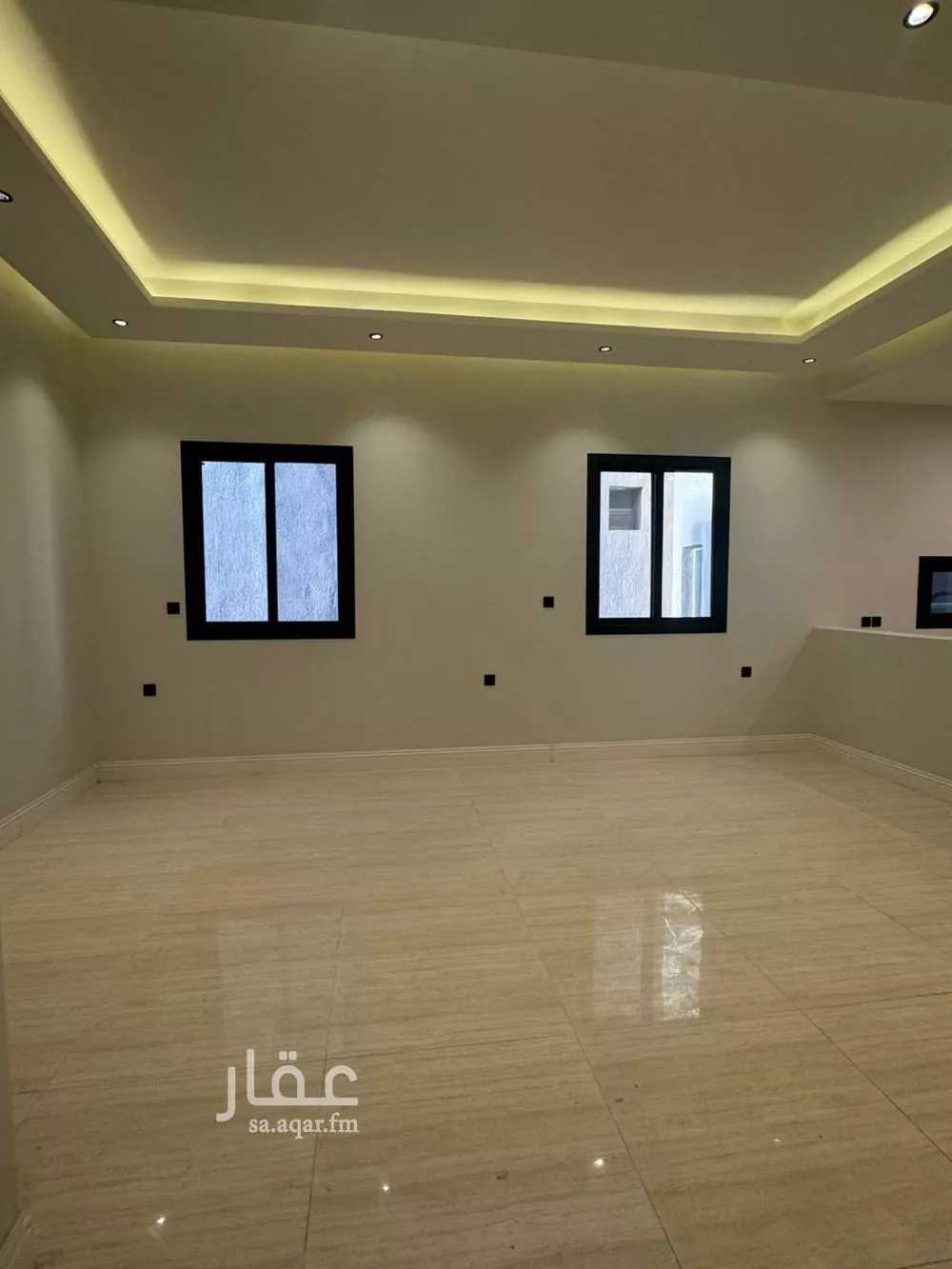 فيلا 5 غرف في العارض 8