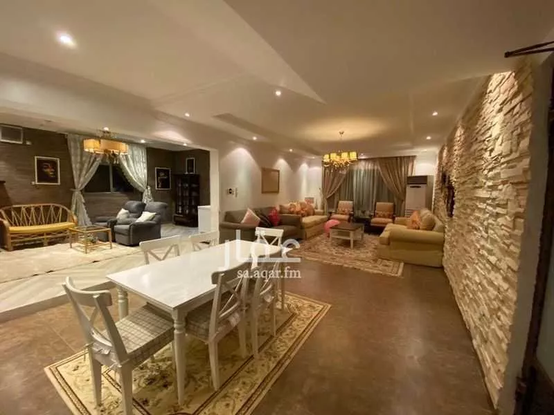 4 bedroom villa in East Beach 12