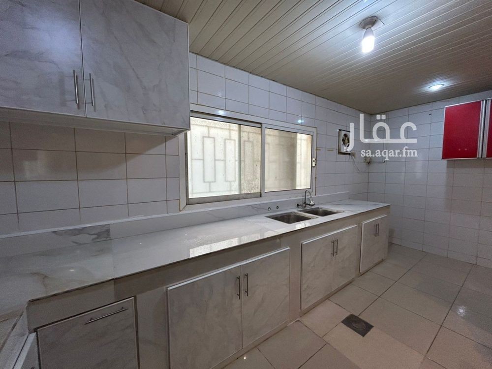 11 bedroom building in Ibn Khaldun, Eastern Province 4