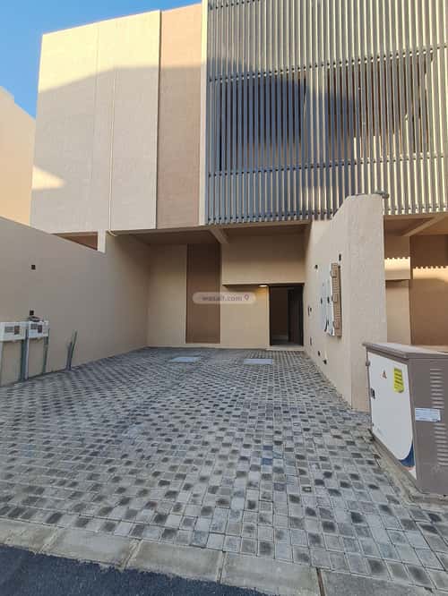 4 bedroom floor in Dirab 7