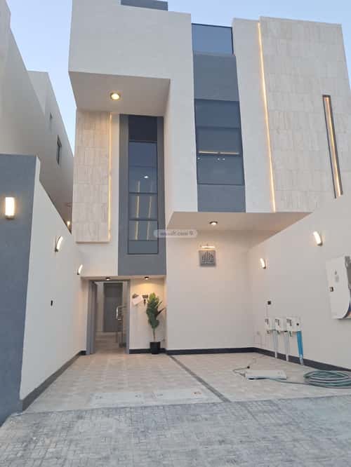 4 bedroom floor in Tuwaiq 8