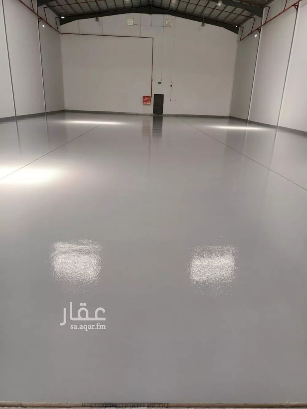 مستودع 3200 م² في المنصورية 6