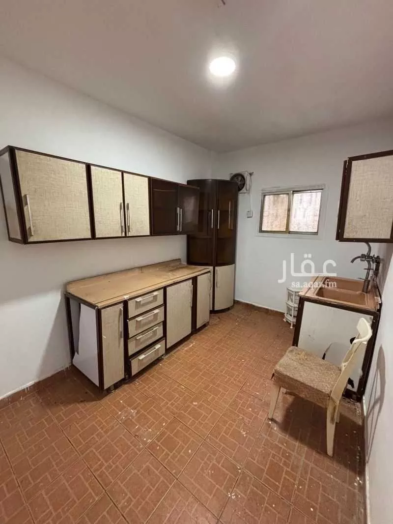 عمارة 375 م² في العزيزية 3