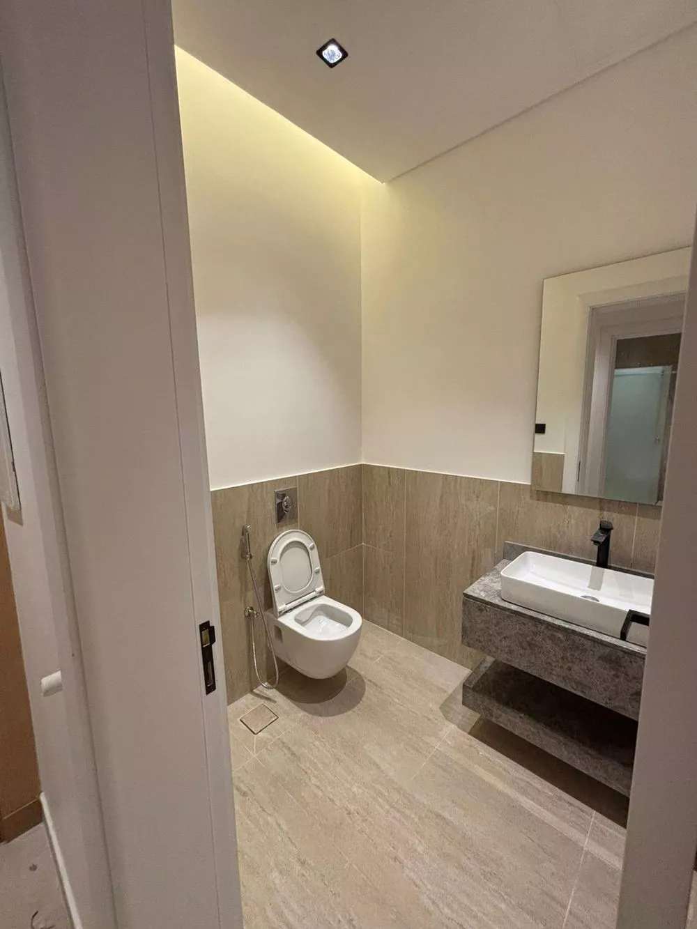 3 bedroom apartment in Al Aqiq 5