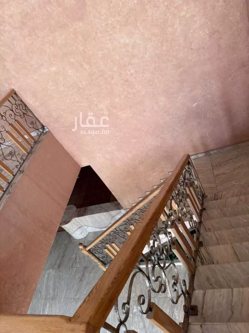 فيلا 8 غرف في الوادي 3