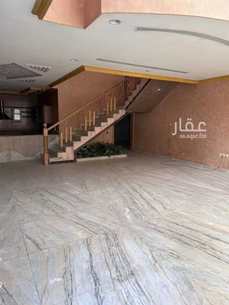 فيلا 8 غرف في الوادي 10