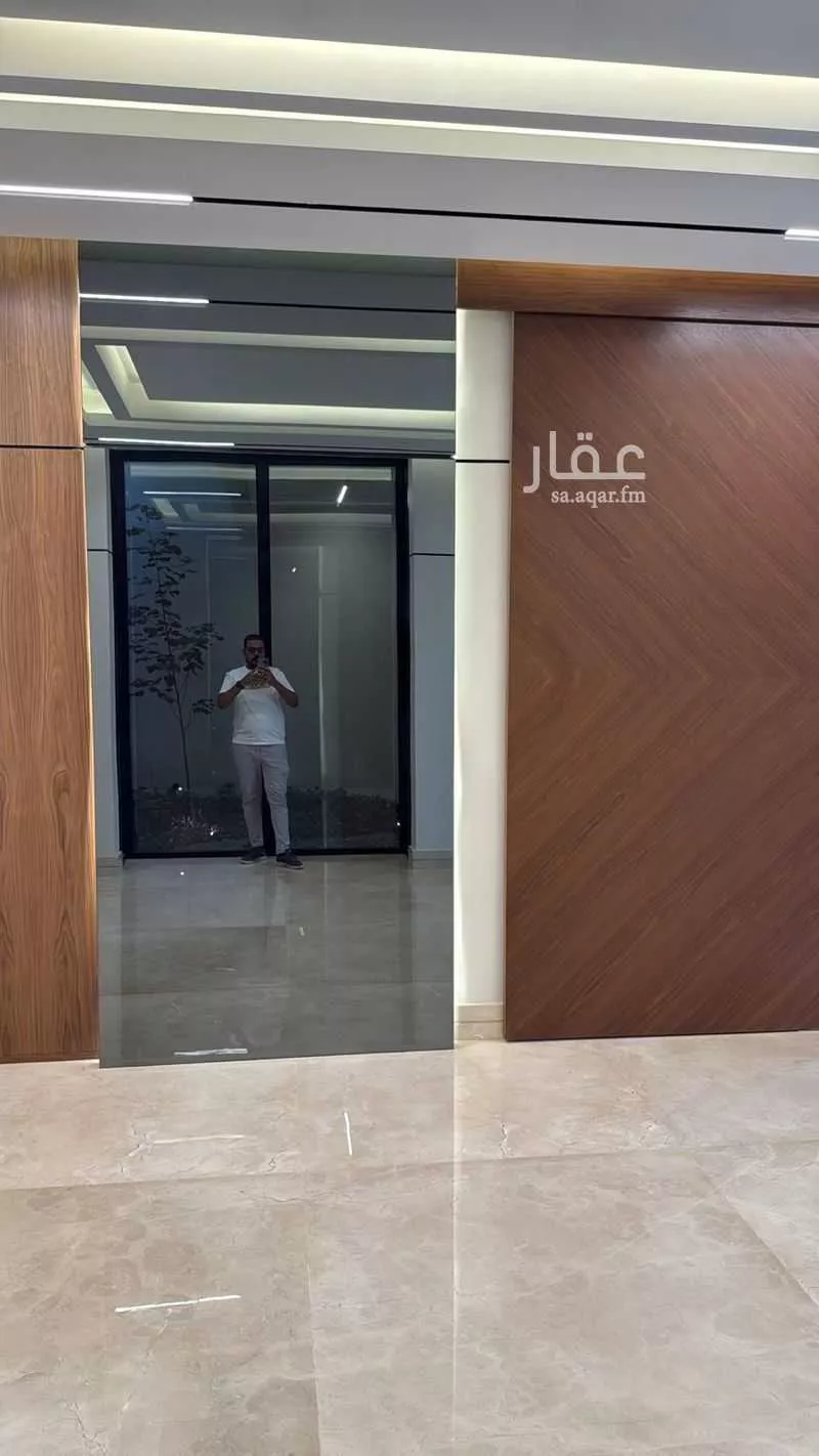 فيلا 9 غرف في الملقا 12