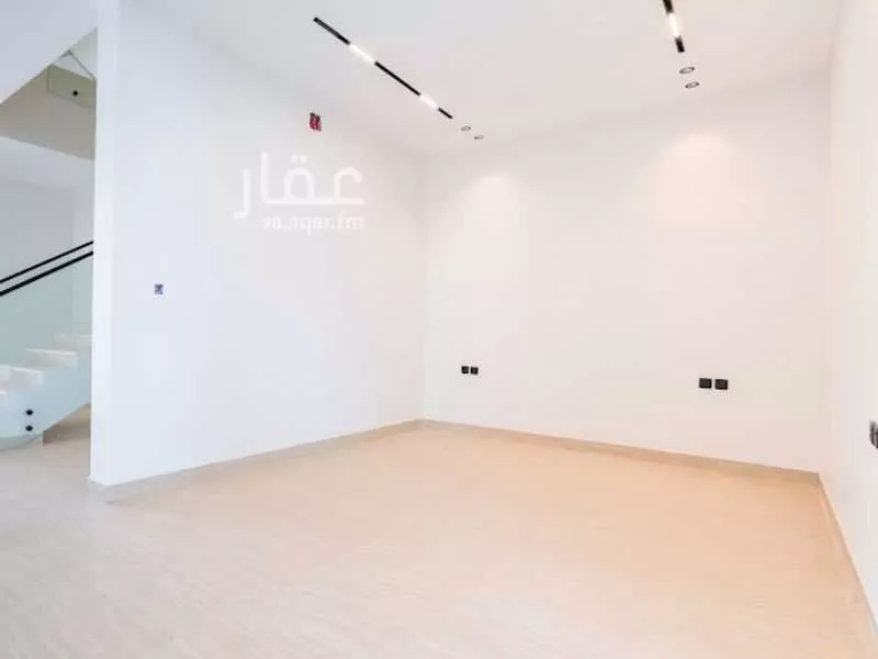 فيلا 5 غرف في الملك فيصل 8