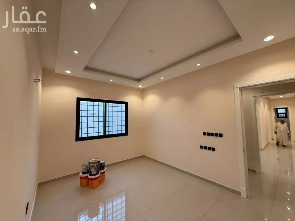 4 bedroom apartment in Dhahrat Laban 10