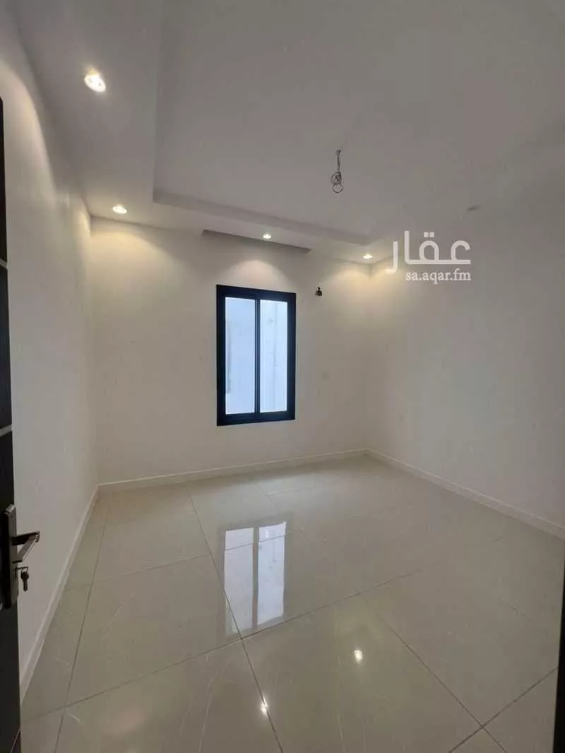 فيلا 5 غرف في الشراع 9