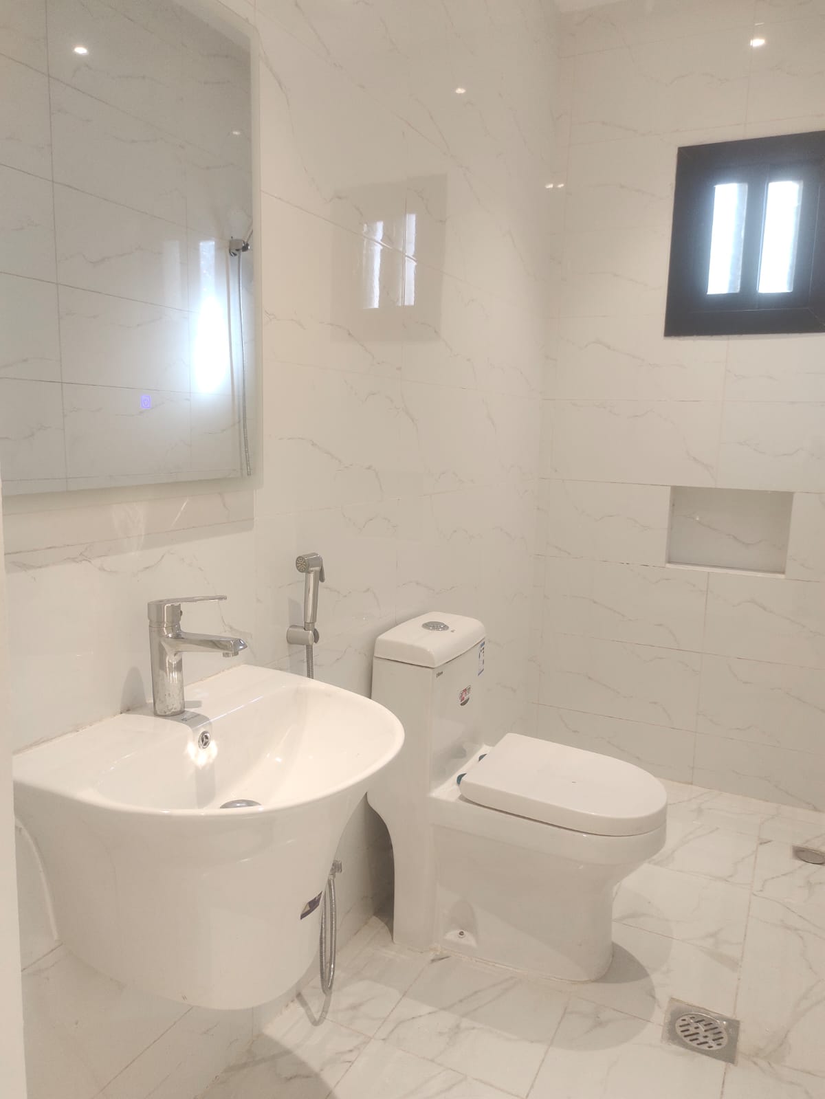 6 bedroom apartment in Al Marwa 4