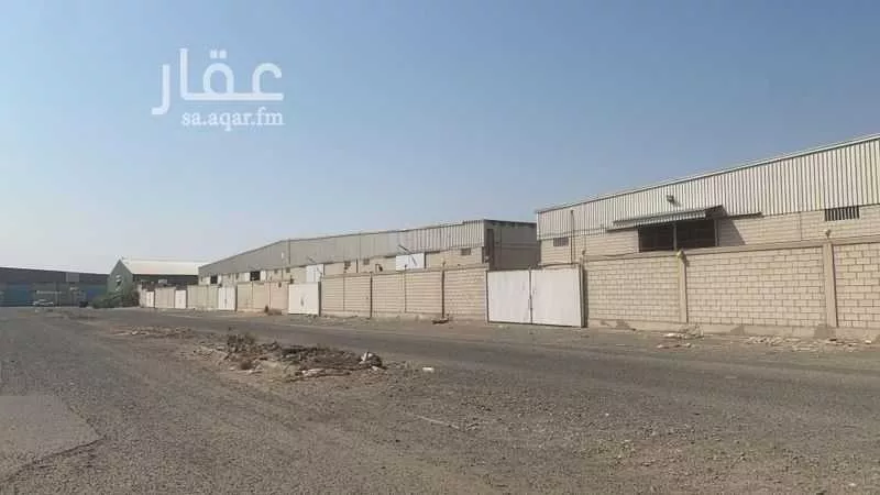 مستودع 38975 م² في السروات 4
