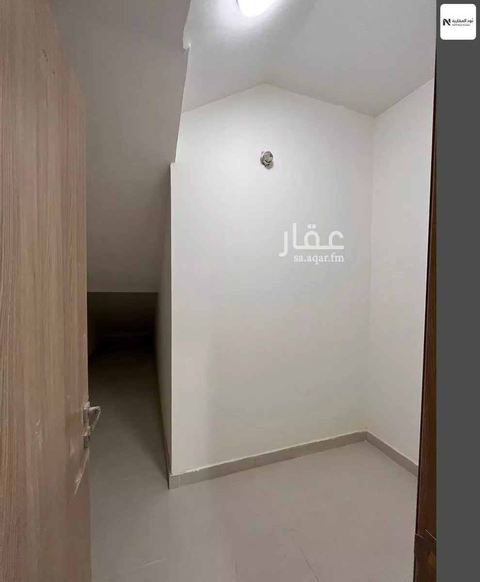 فيلا 5 غرف في العارض 12