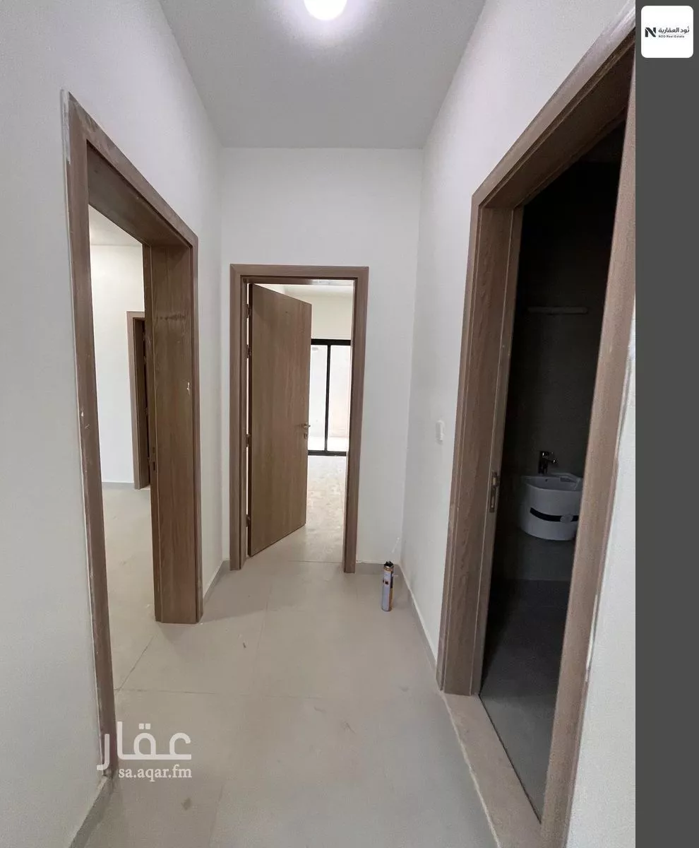 فيلا 5 غرف في العارض 10