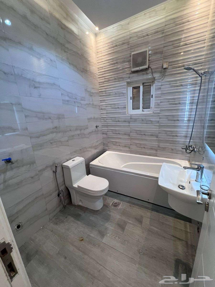 4 bedroom apartment in Az Zomorod 7