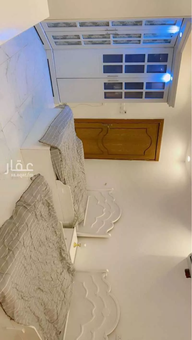فيلا 8 غرف في عكاظ 12